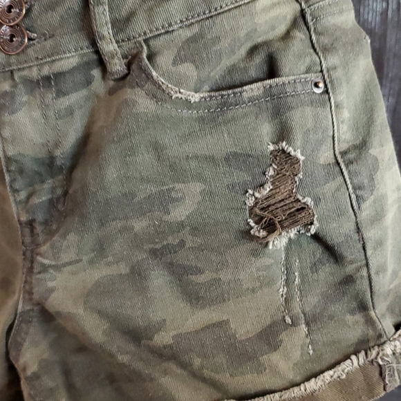 Vanillastar camo shorts - Picture 2 of 6